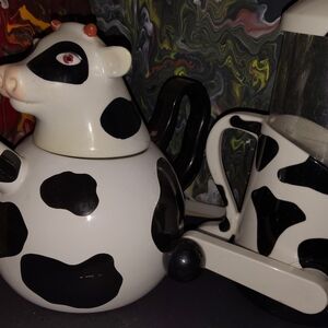Cow-Pattern Ceramic Teapot and Pitcher Set - Black and White